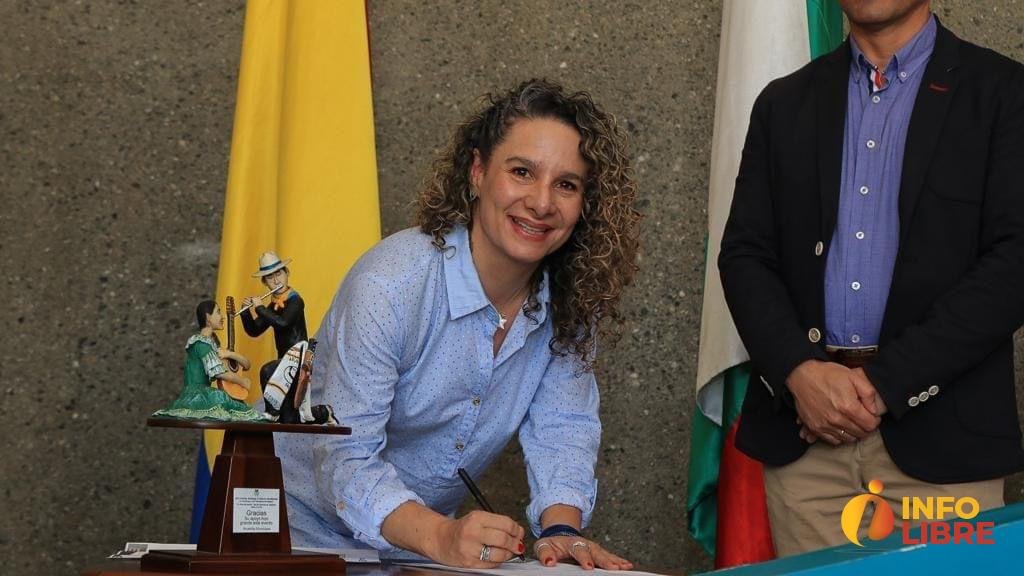 f781eec8-a022-252d-9a4a-2db55cb36912