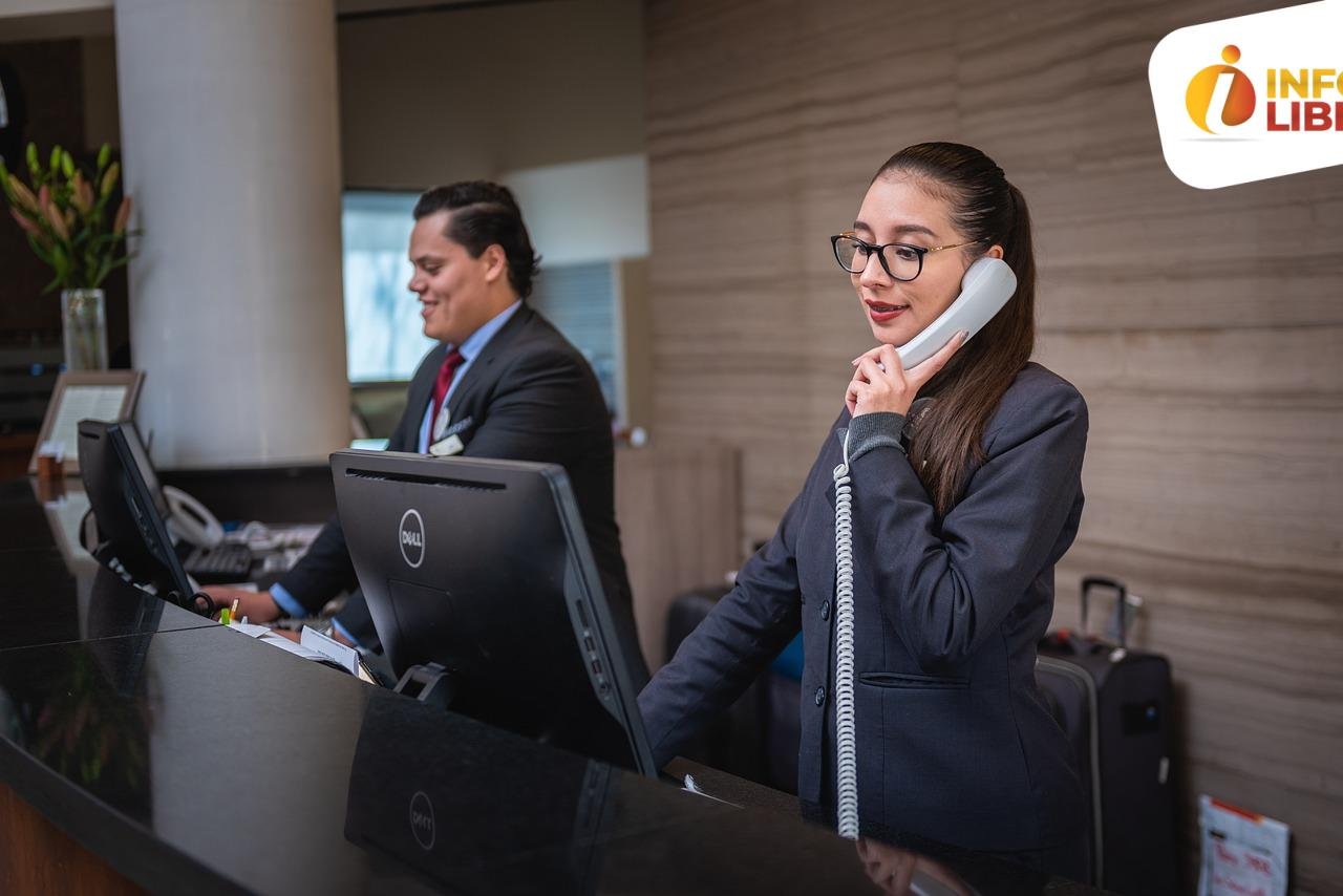 receptionists-gb2bb36fc9_1280