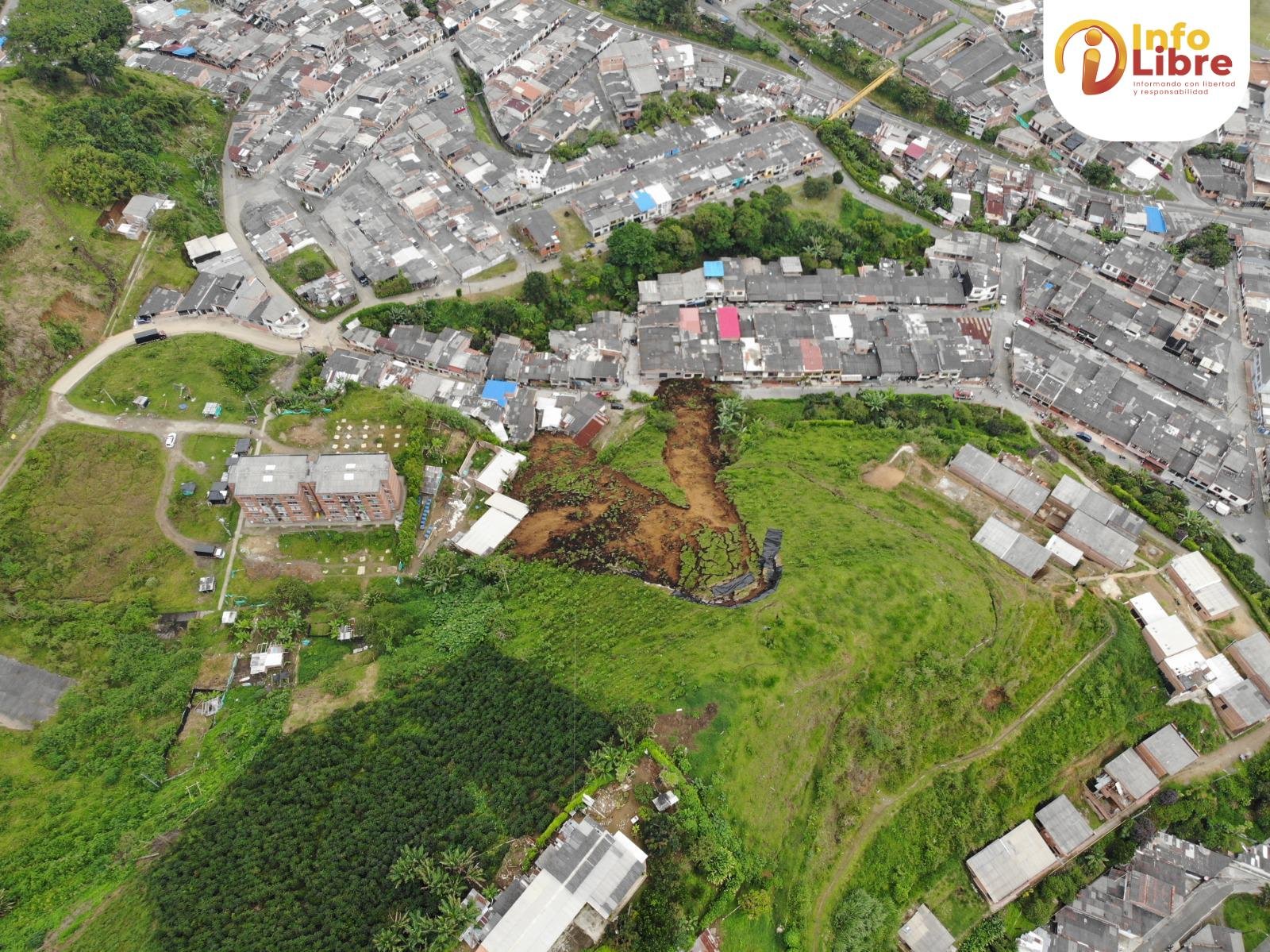 WhatsApp Image 2025-06-02 at 6.40.31 PM desprendimiento de talud